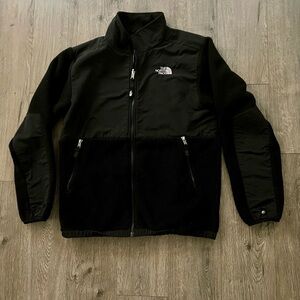 The North Face Youth Large Black Fleece Jacket Fits Men’s Small​